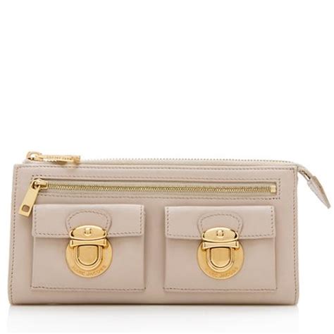 marc jacobs clutch wallet.